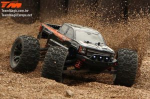 Team Magic E5 - 1/10 Monster Truck Elektrisch - 4WD - RTR - Brushed - Wasserdicht - schwarze Karosserie – Bild 3